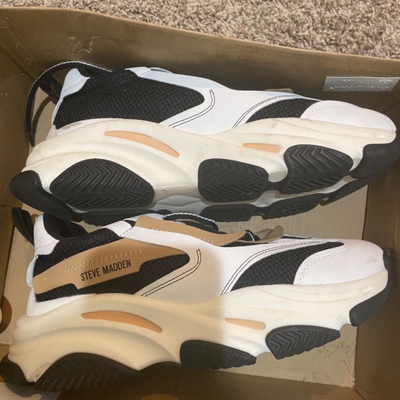 Steve Madden sneakers - Picture 2 of 4